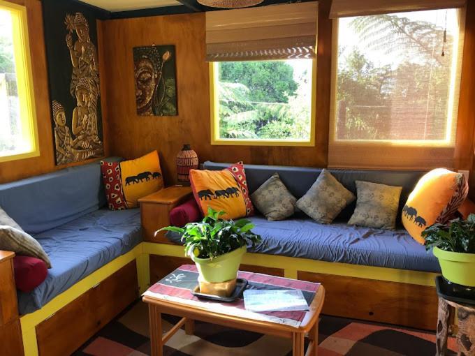 Global Village Travellers Lodge Greymouth Zewnętrze zdjęcie Interior of the Treehouse