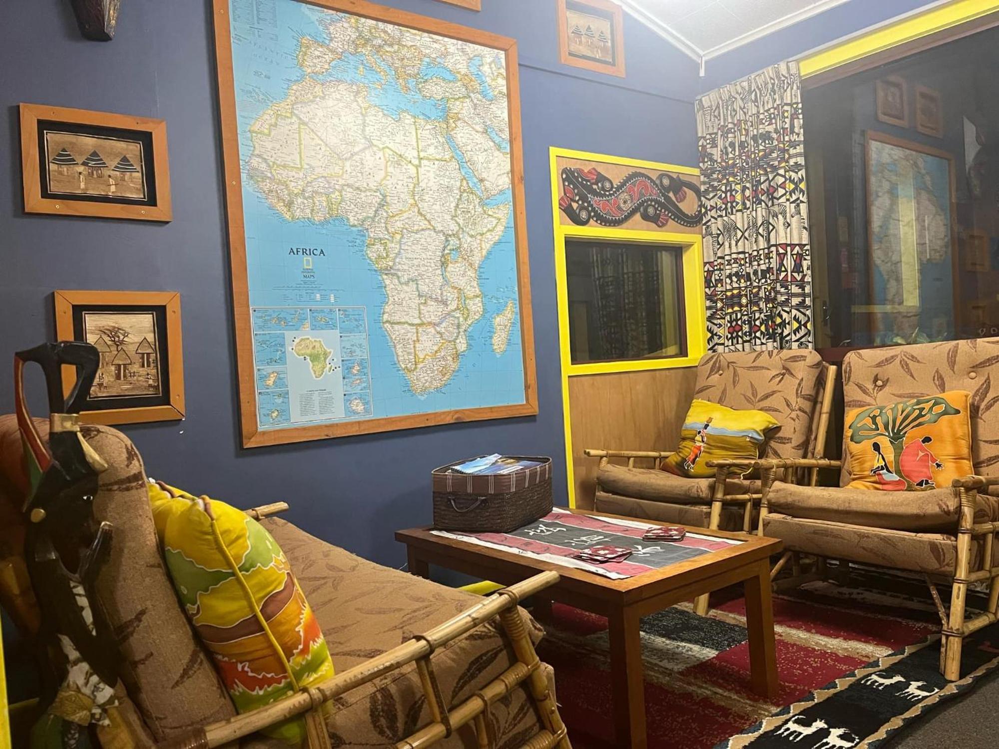 Global Village Travellers Lodge Greymouth Zewnętrze zdjęcie The interior of the African House