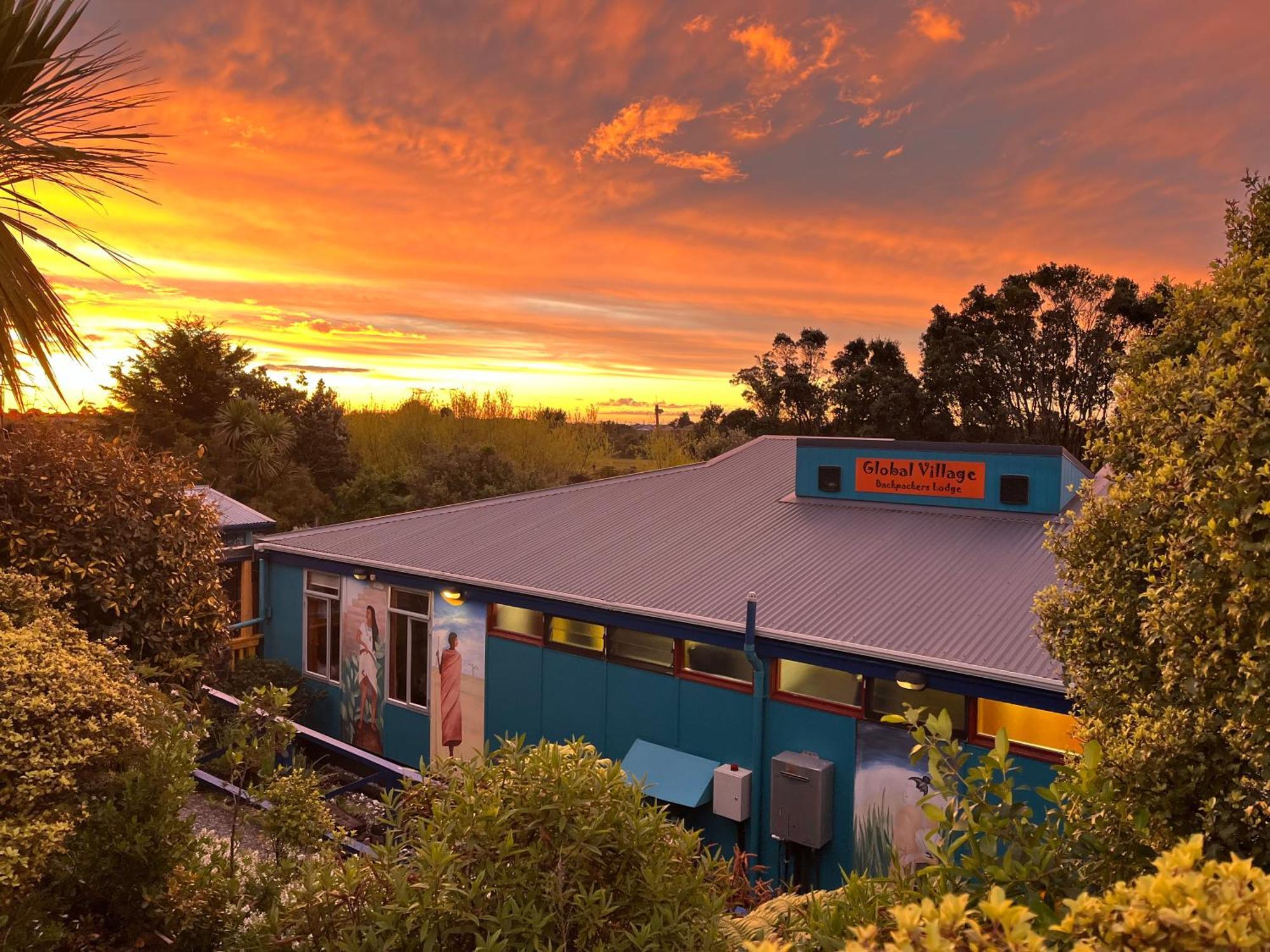 Global Village Travellers Lodge Greymouth Zewnętrze zdjęcie The Village Theatre