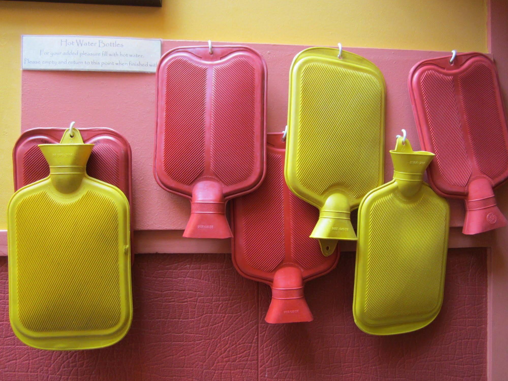 Global Village Travellers Lodge Greymouth Zewnętrze zdjęcie Hot water bottles