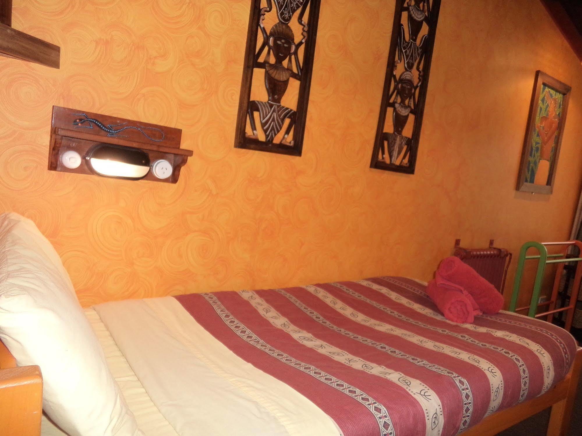 Global Village Travellers Lodge Greymouth Zewnętrze zdjęcie A room at the hotel