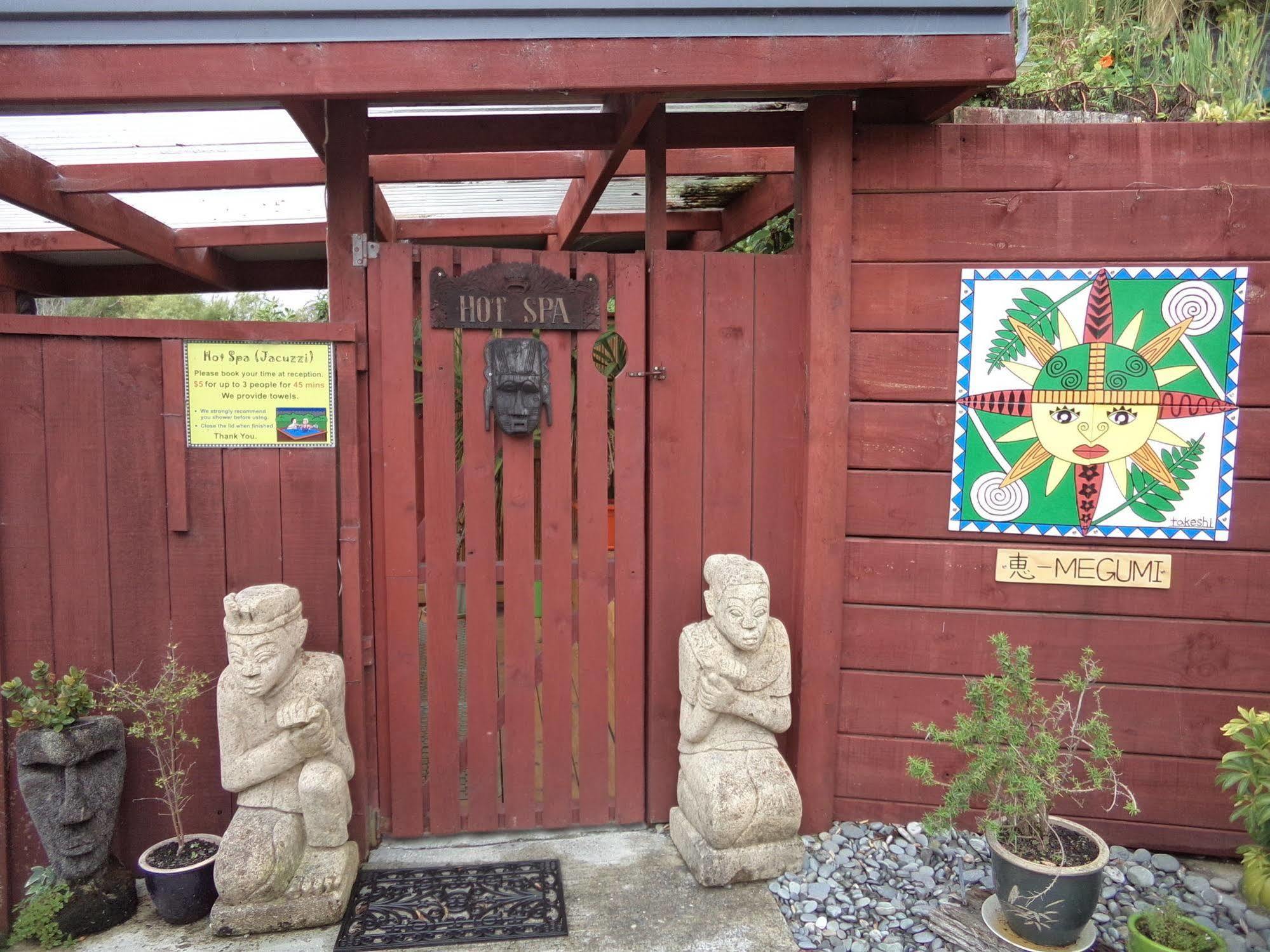 Global Village Travellers Lodge Greymouth Zewnętrze zdjęcie The entrance to the museum
